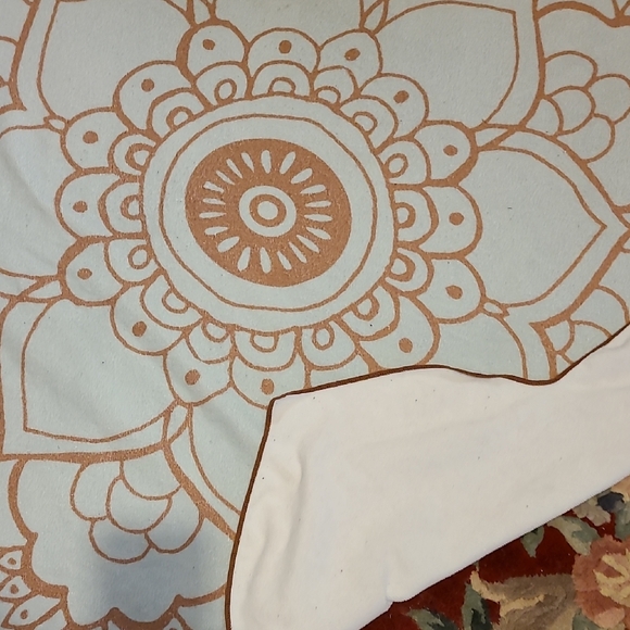 Mandala Pattern Round Beach Towel - Picture 5 of 5